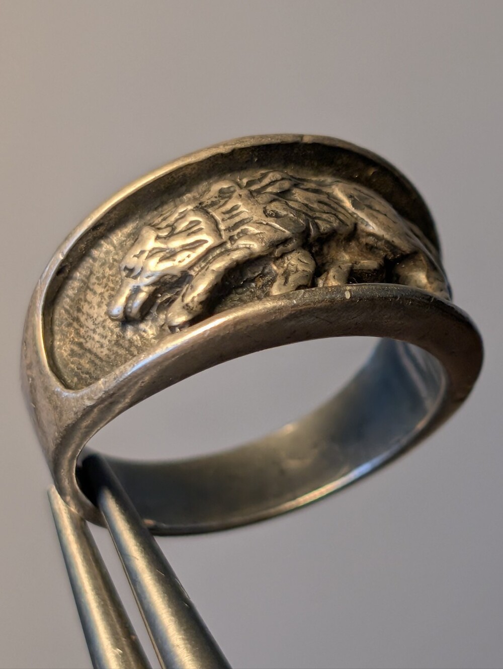 Signed Navajo Ted Ott Sterling Silver Wolf Shadow Box Ring - Size 9.5